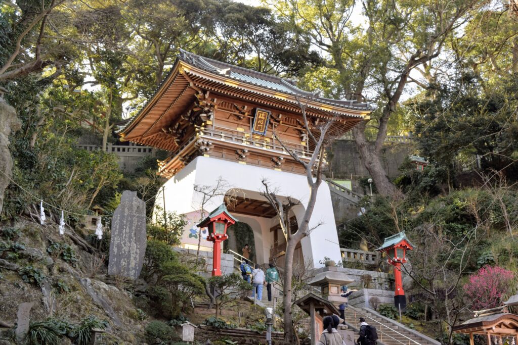 江ノ島神社の門
